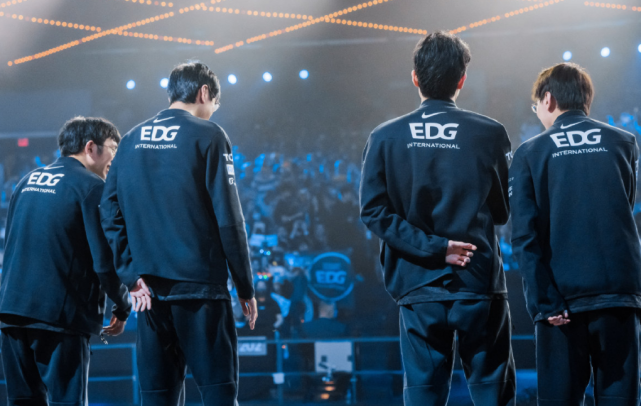 亚博体育官网-Faker爆冷击败SKT风云突变切尔西今晚遗憾出局，纳达尔连续十二场比赛得分超过出色防守直接炸裂(25年法网阿尔卡拉斯对谢尔顿比赛录像)