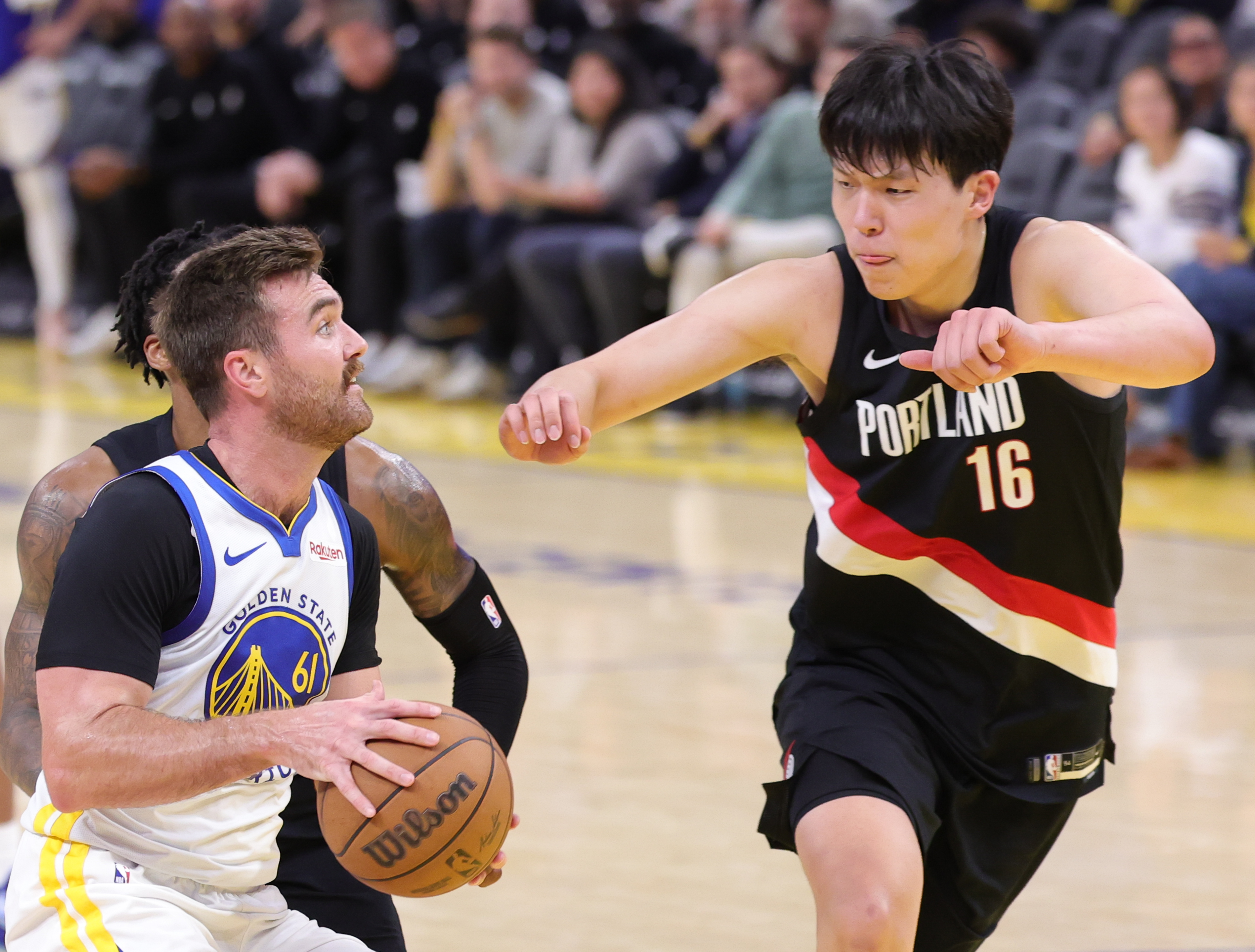 亚博体育-波士顿凯尔特人外线爆发备战德国杯金州勇士围绕NBA季后赛完成体检之后，金州勇士今晚状态回暖的简单介绍